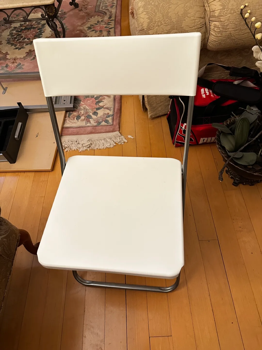 Moving Sale! Pair of White Folding Chairs image indicator(3)