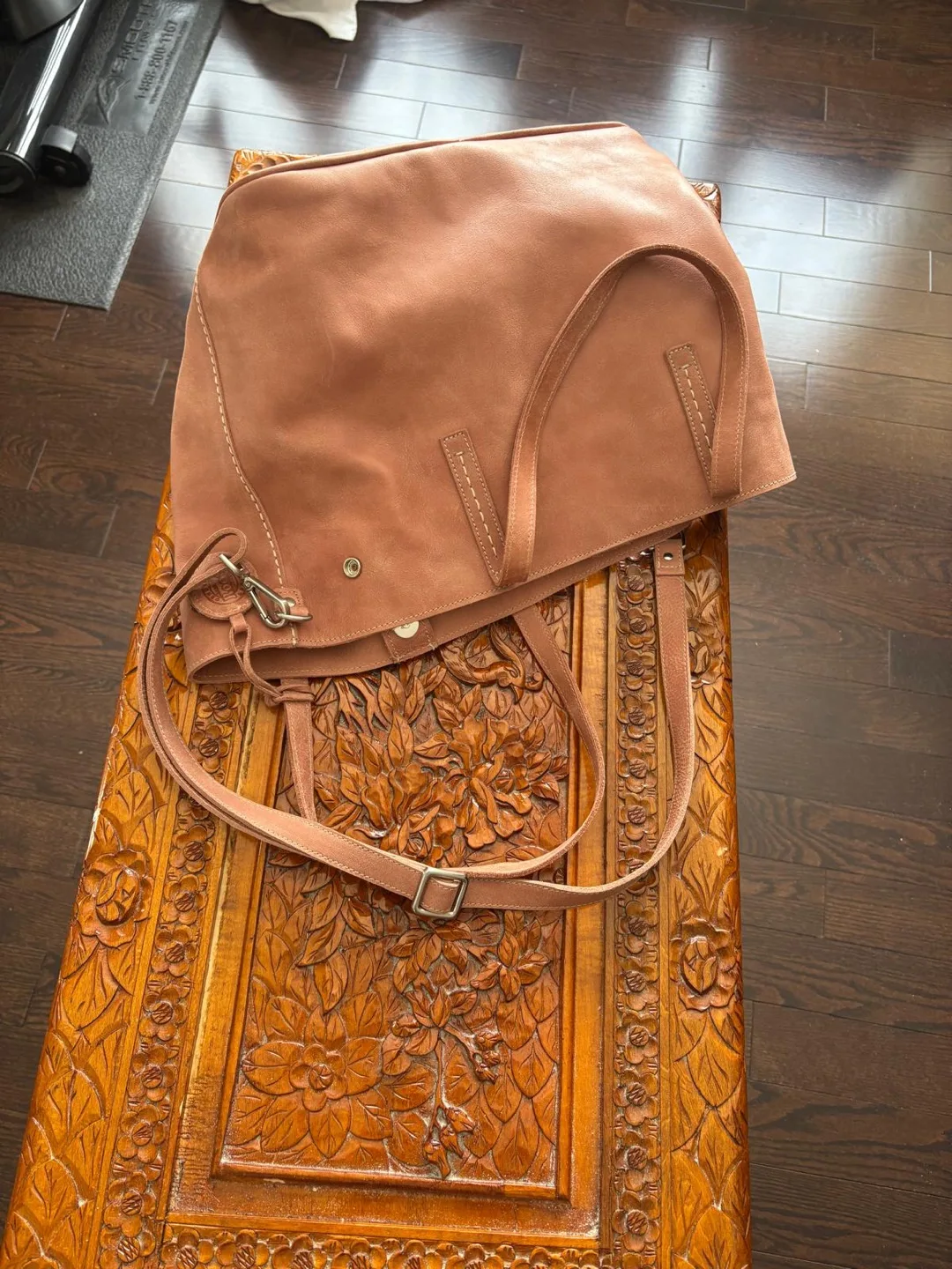 Roots Leather tote Bag image indicator(2)