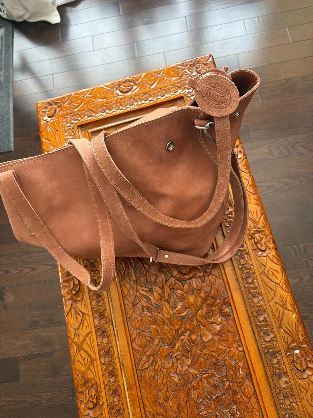 Roots Leather tote Bag image indicator(4)