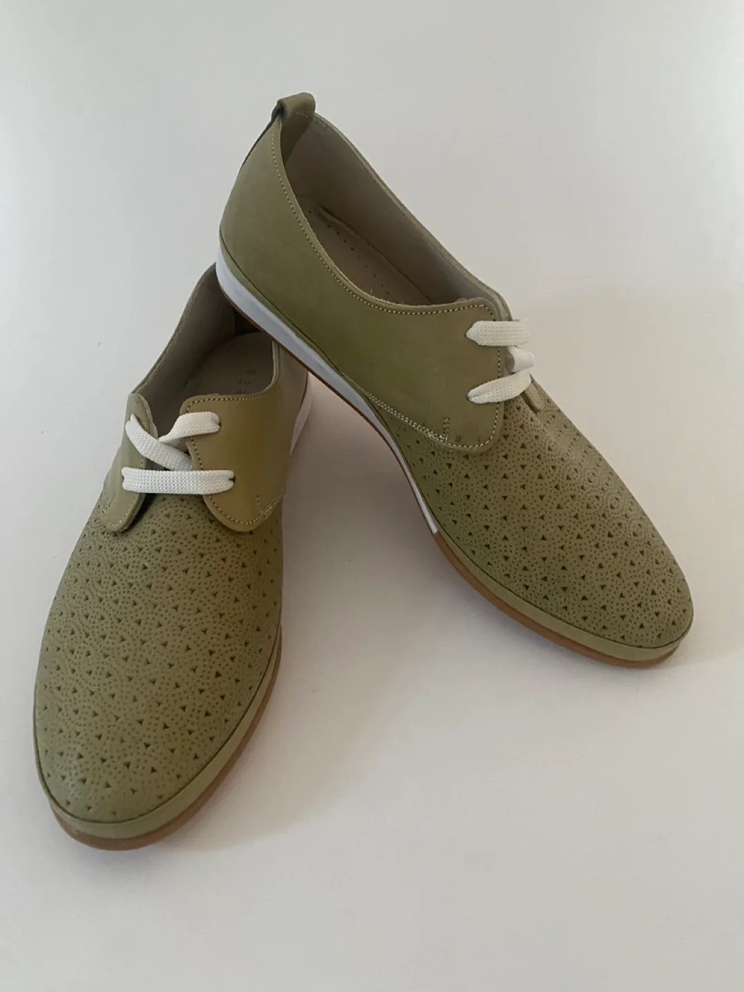 NEW Tergan Olive Green Perforated Leather Lace-Up Sneakers image indicator(2)