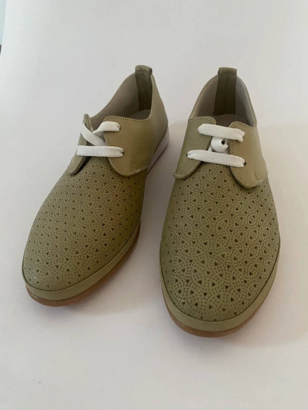 NEW Tergan Olive Green Perforated Leather Lace-Up Sneakers image indicator(3)