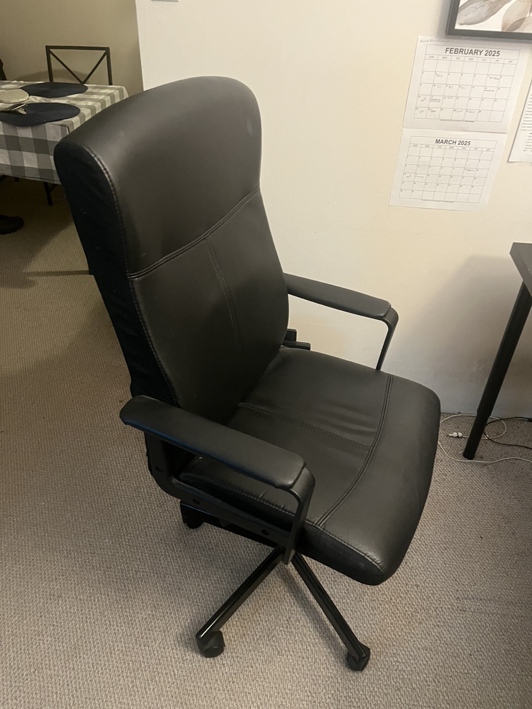 Black office chair