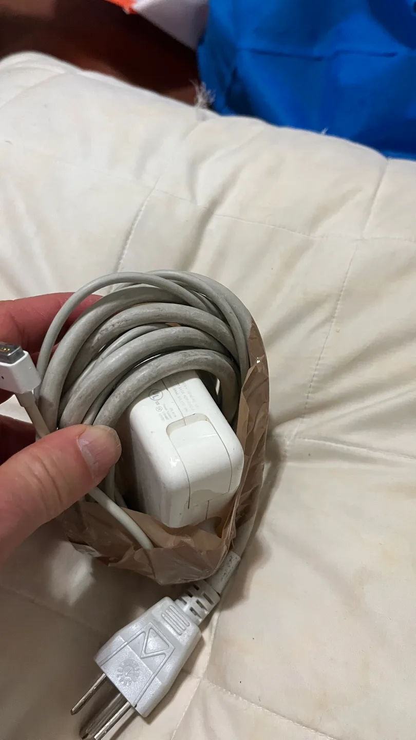 Apple MagSafe Power Adapter image indicator(3)