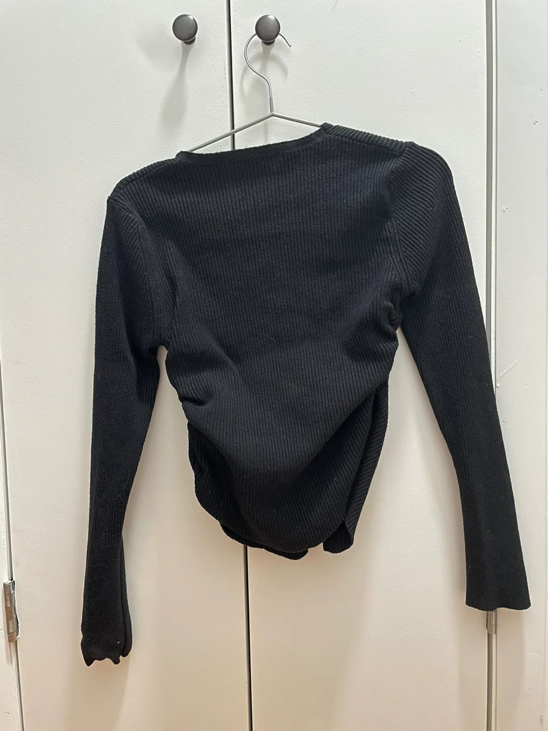 Black Cutout Top image indicator(5)