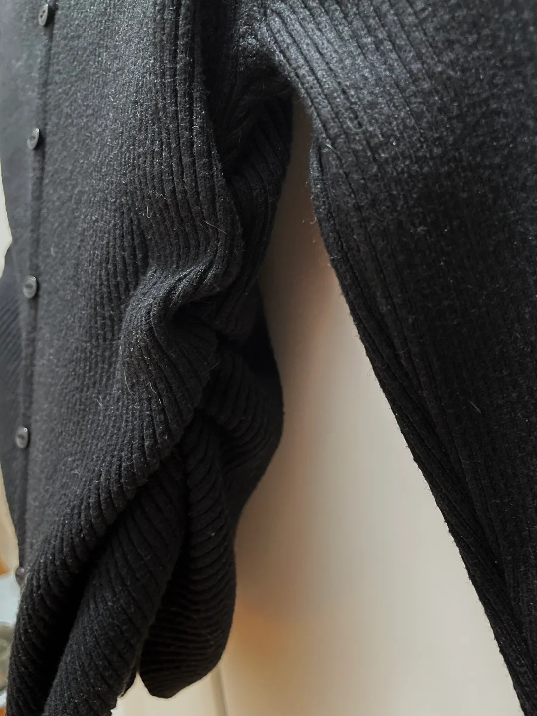 Black Cutout Top image indicator(3)