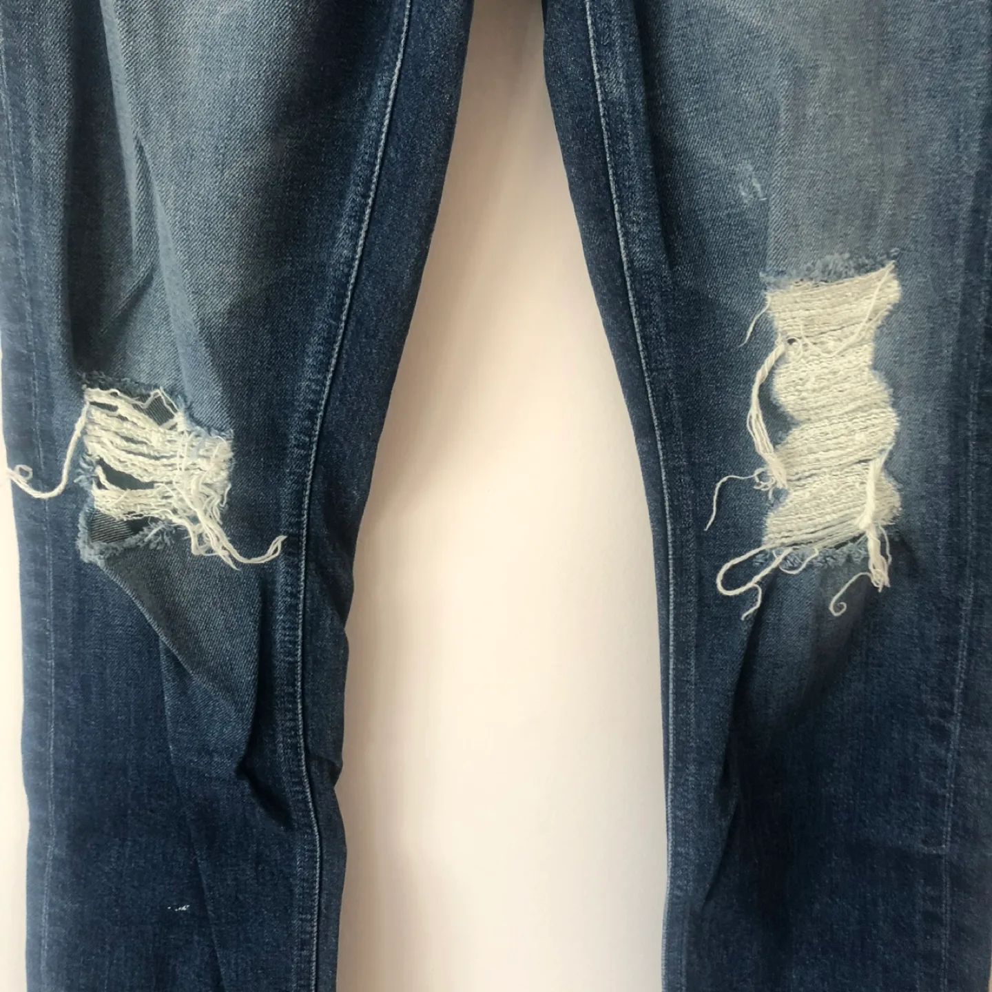 MOTHER The Dazzler Shift  Crop Jeans, Size 27, Distressed Denim image indicator(4)