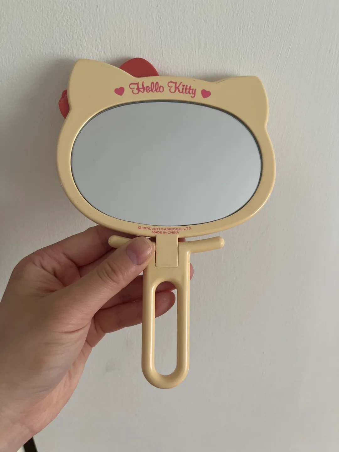 Hello Kitty Handheld Mirror image indicator(2)