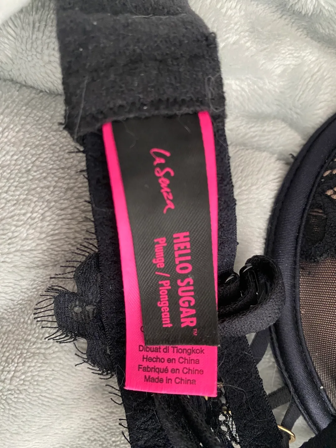 NEW La Senza Hello Sugar Plunge Bra - Black Lace - 32B image indicator(3)