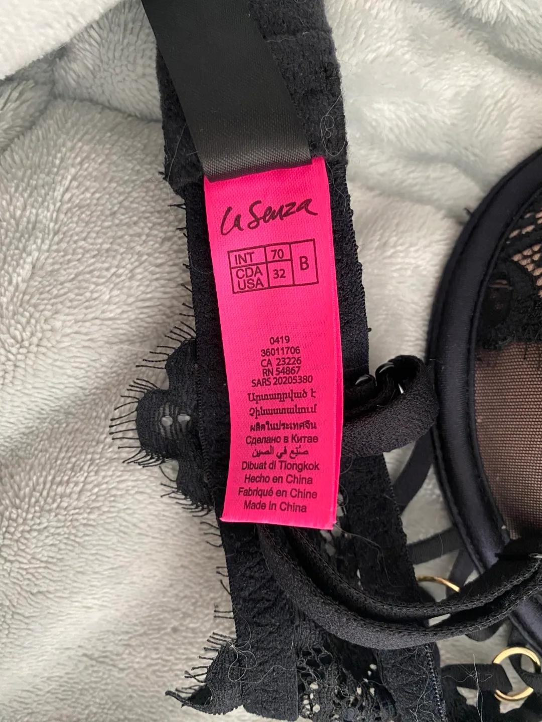 NEW La Senza Hello Sugar Plunge Bra - Black Lace - 32B image indicator(4)