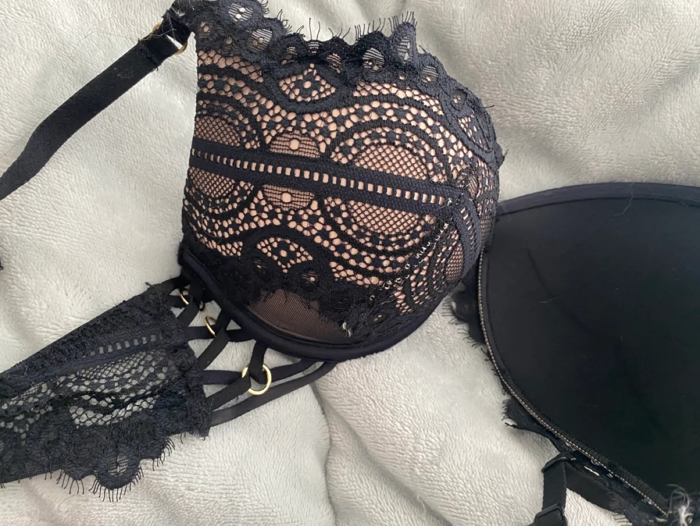 NEW La Senza Hello Sugar Plunge Bra - Black Lace - 32B image indicator(5)