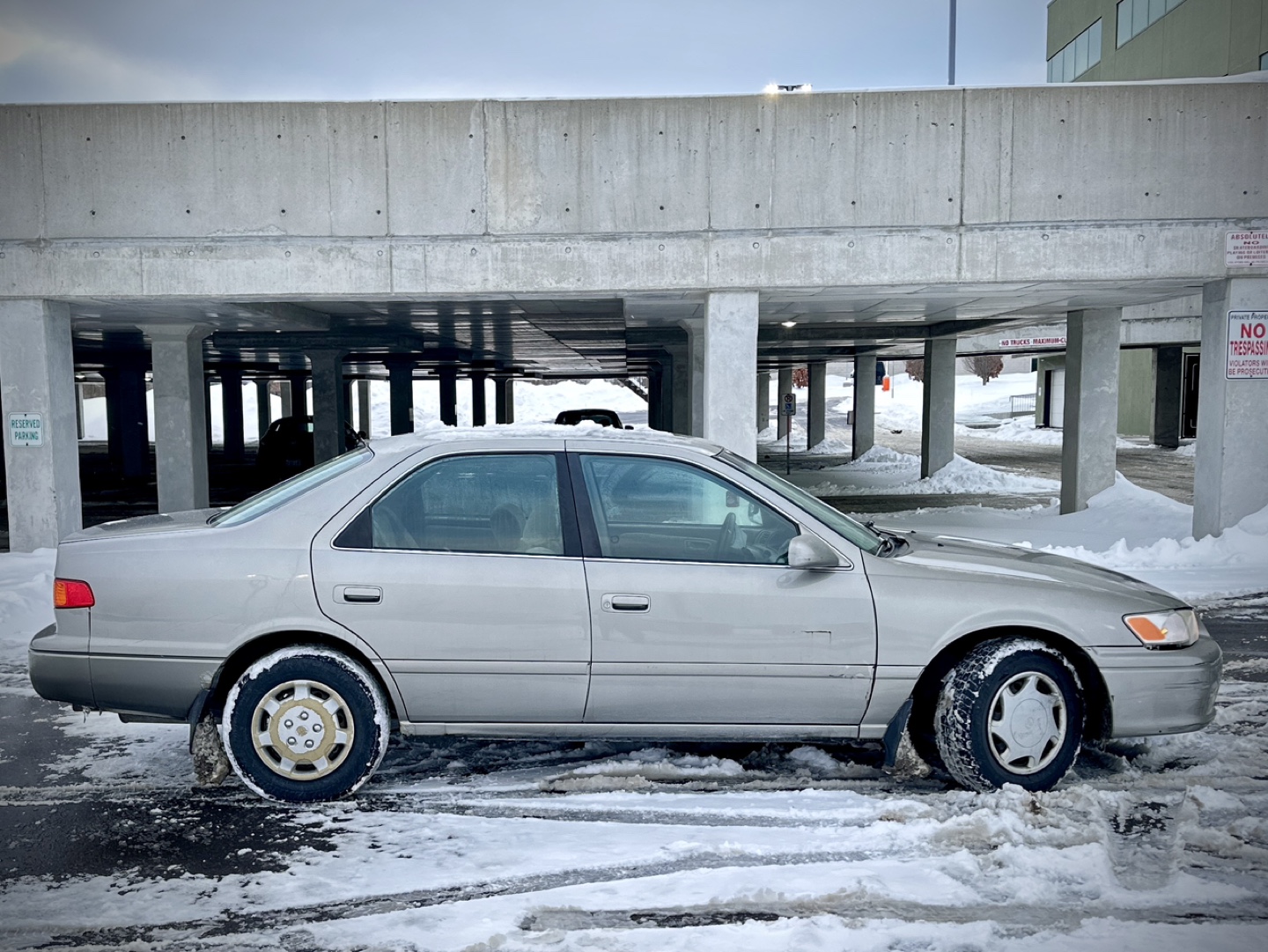 2001 Toyota Camry LE - photo 3