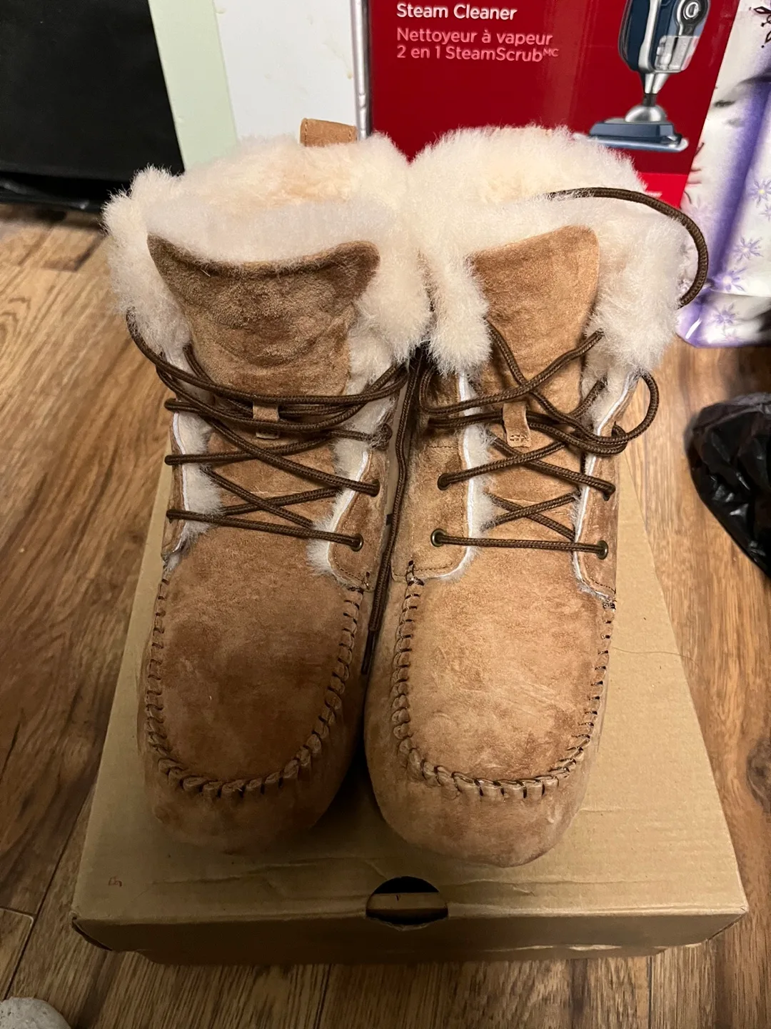 UGG Women's Chickatee Boots - Size 11 image indicator(5)