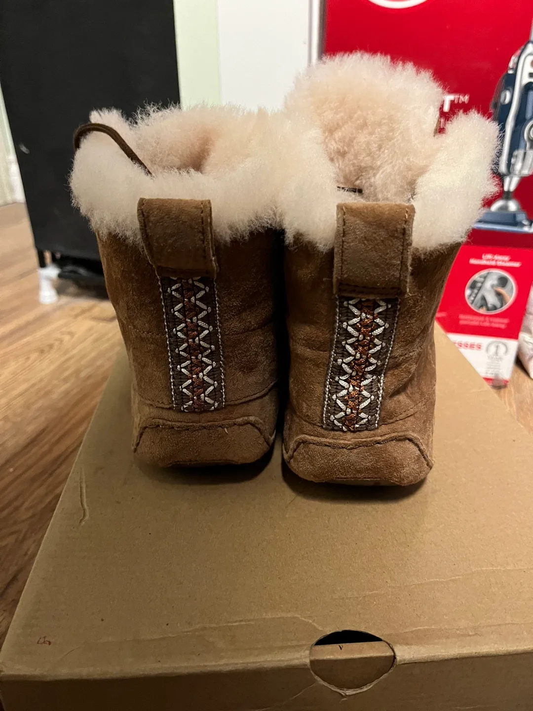 UGG Women's Chickatee Boots - Size 11 image indicator(4)