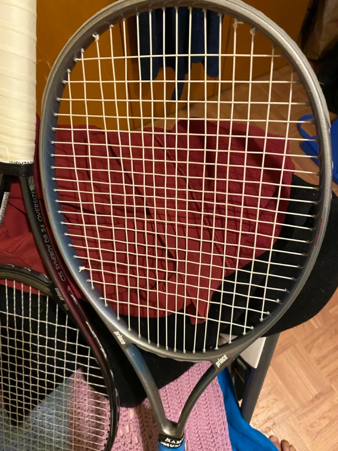 2 tennis raquets image indicator(3)