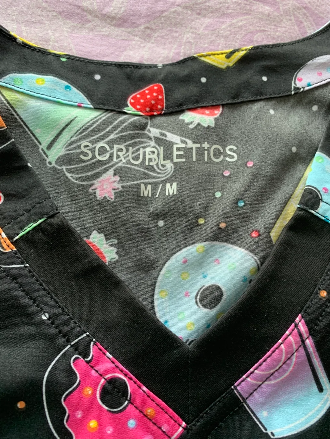 New Nursing Scrub V-Neck size M image indicator(3)