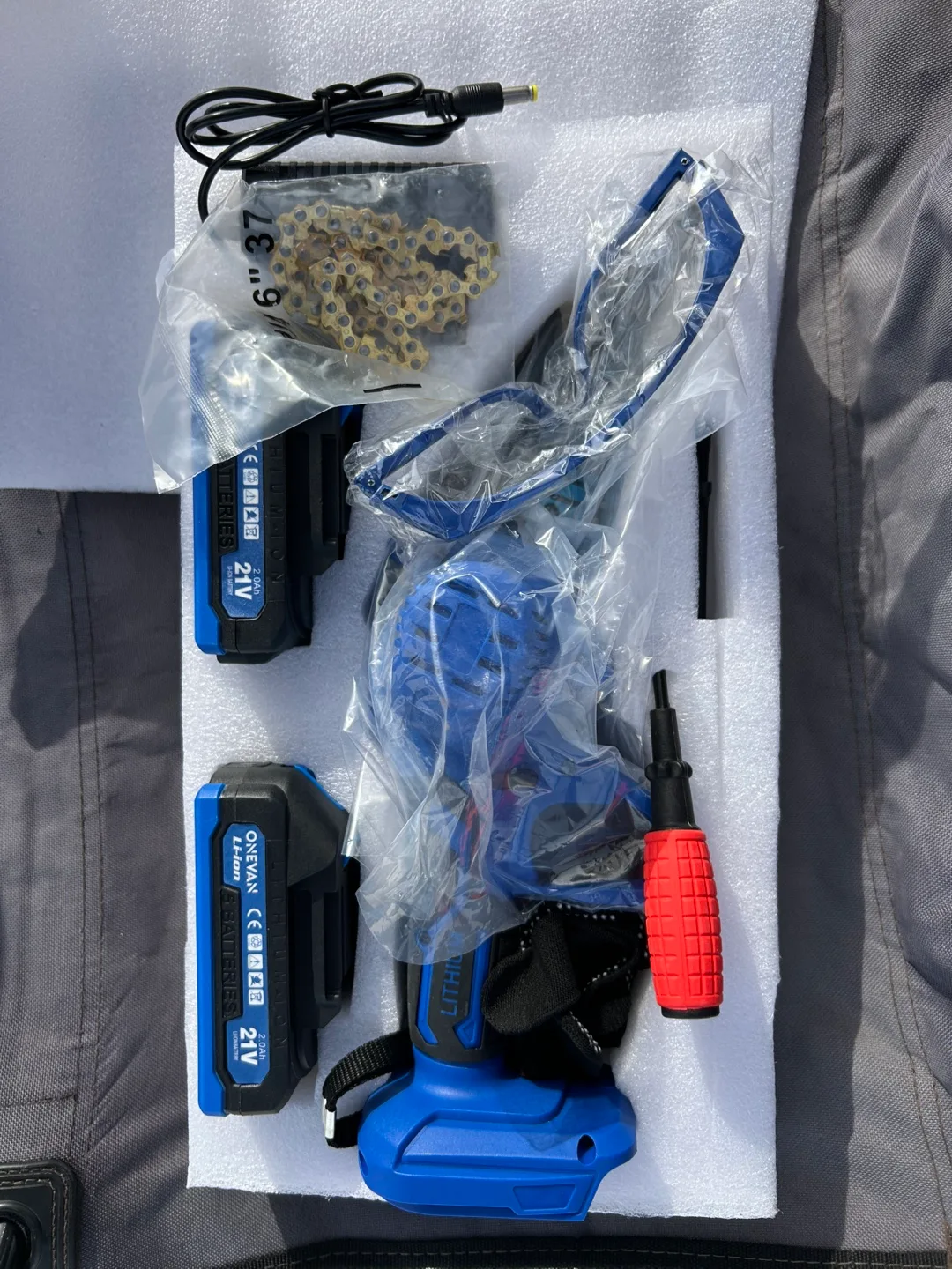 ONEVAN 6-Inch Mini Cordless Chainsaw