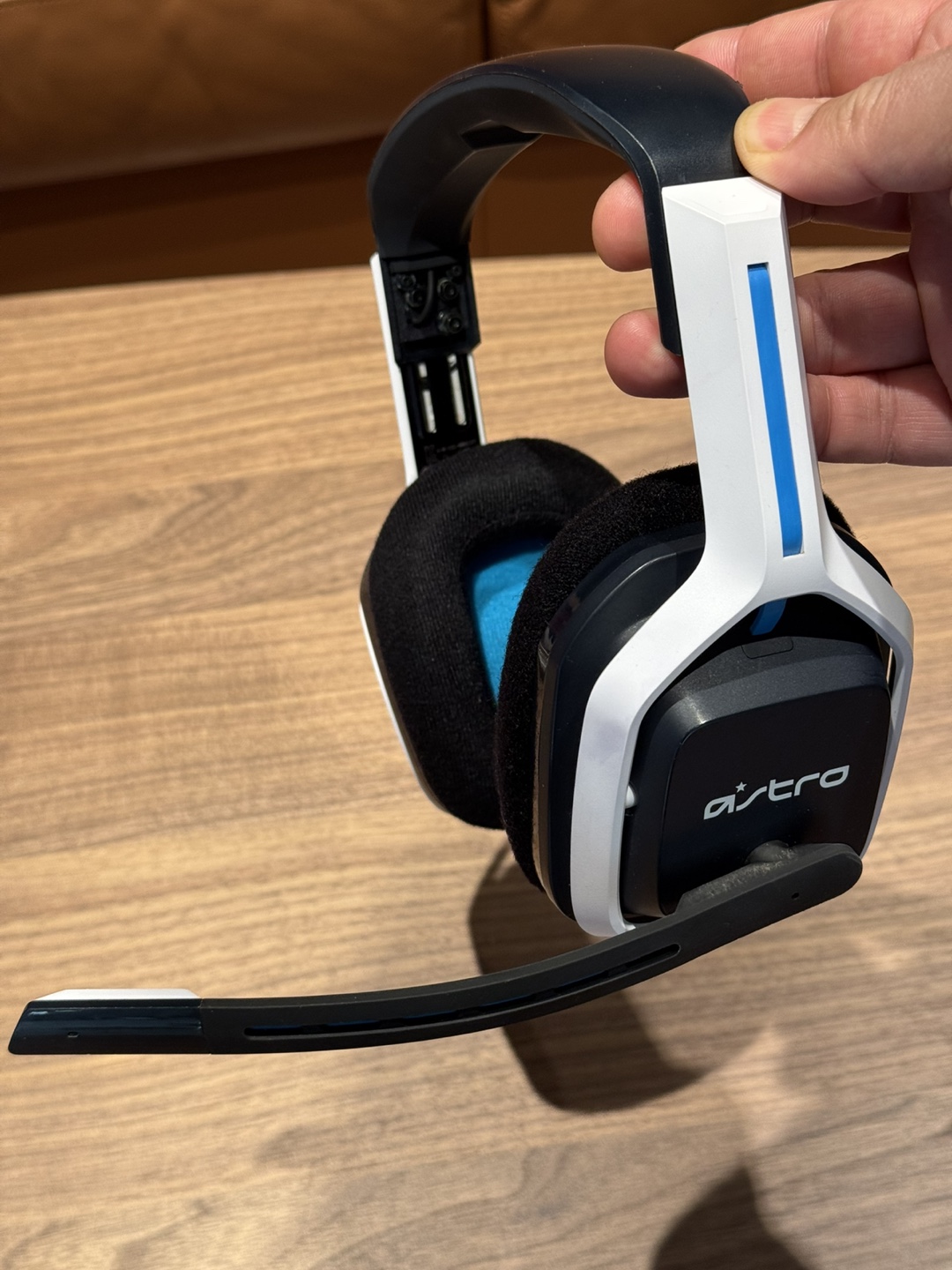 Astro A20 Wireless Gaming Headset - White/Blue - photo 3