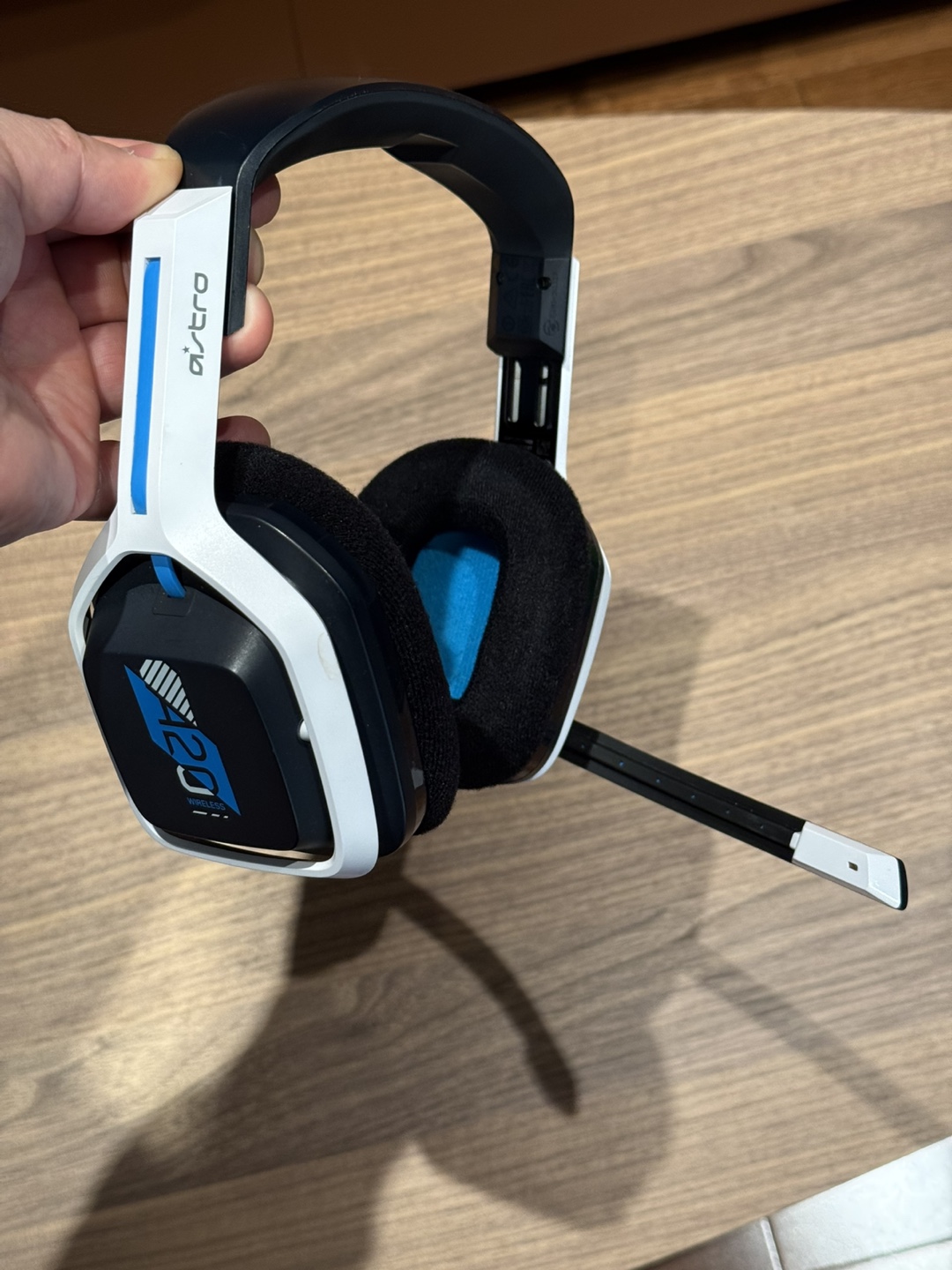 Astro A20 Wireless Gaming Headset - White/Blue - photo 2