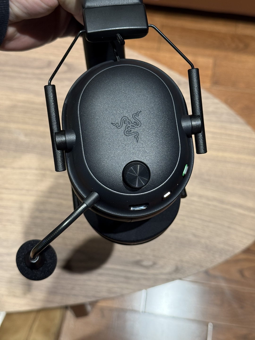 Razer BlackShark V2 Hyperspeed Wireless Gaming Headset - photo 4