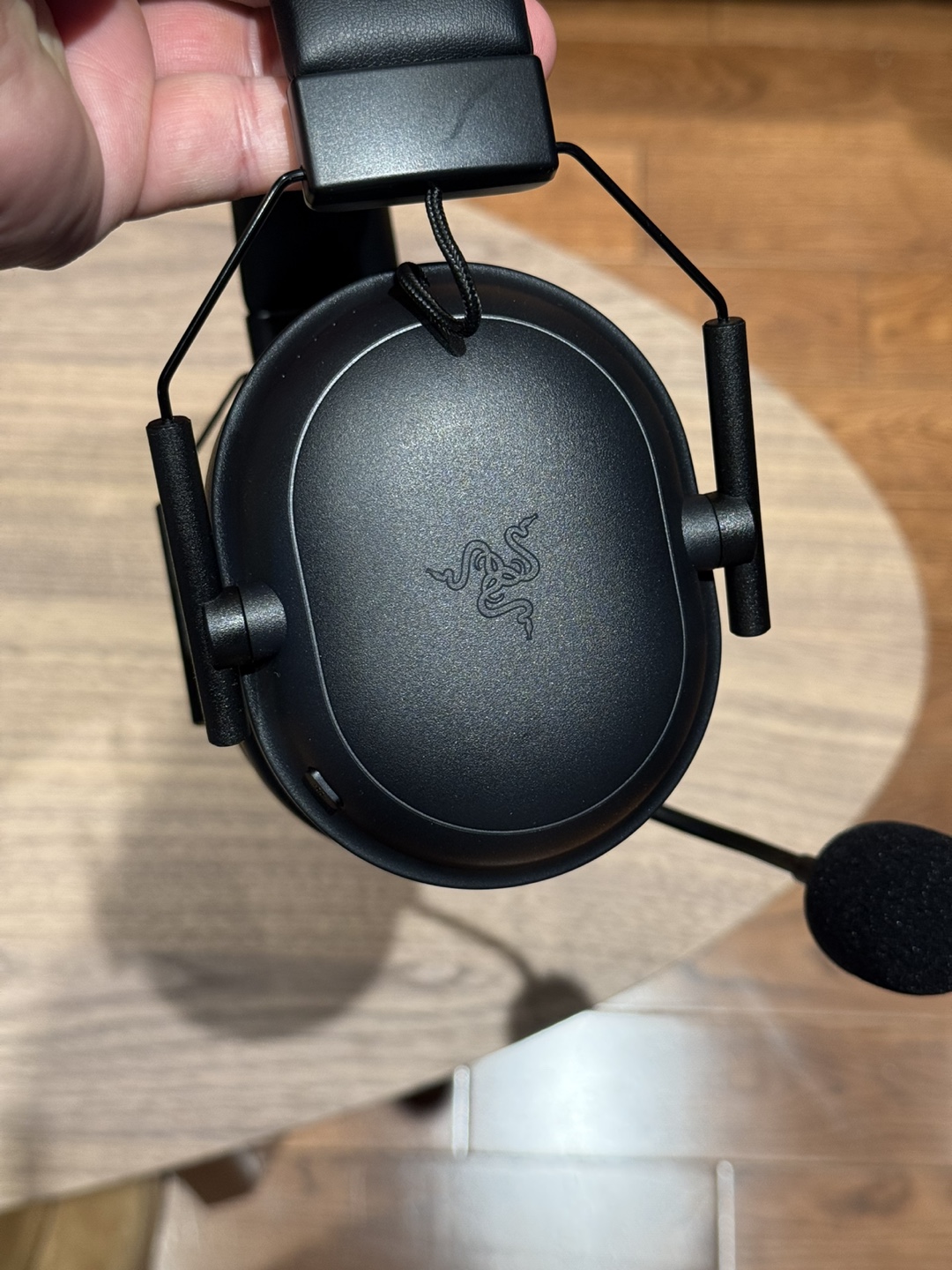 Razer BlackShark V2 Hyperspeed Wireless Gaming Headset - photo 3