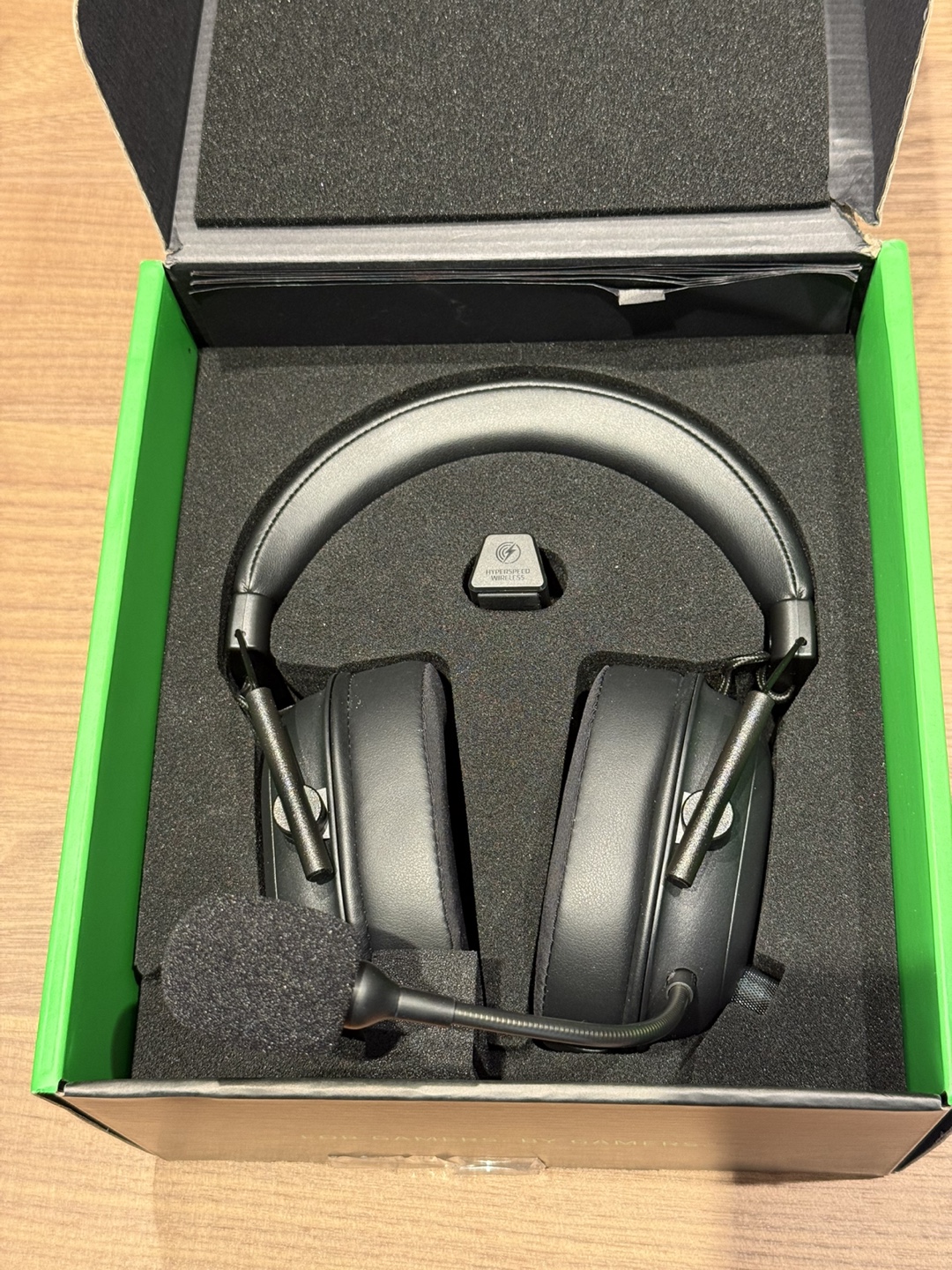 Razer BlackShark V2 Hyperspeed Wireless Gaming Headset - photo 2