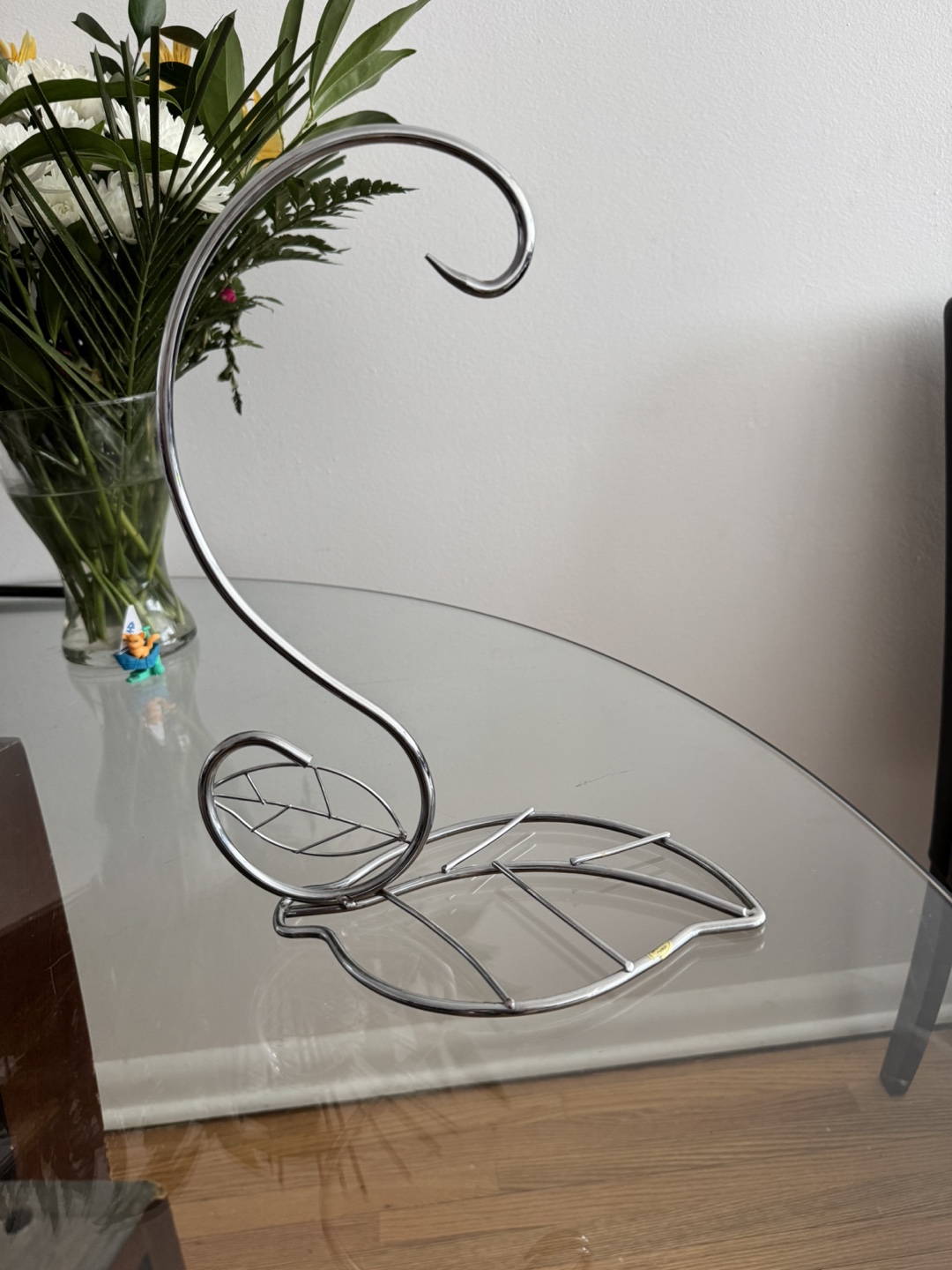 Elegant Metal Leaf-Shaped Hanging Organizer - photo 2