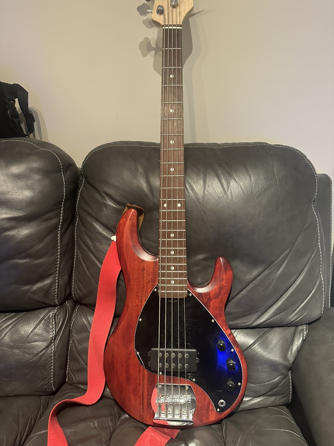 Stingray 5 string bass - photo 2