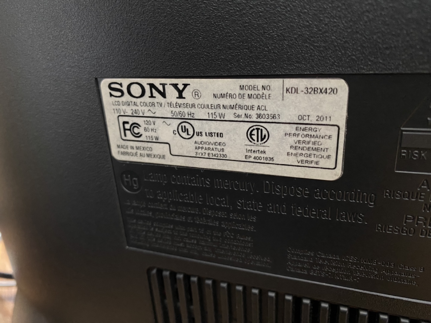 Sony Bravia KDL-32BX420 LCD TV - photo 2
