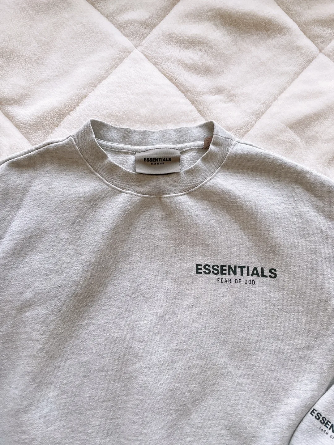 Essentials Fear of God Crewneck Sweatshirt image indicator(2)