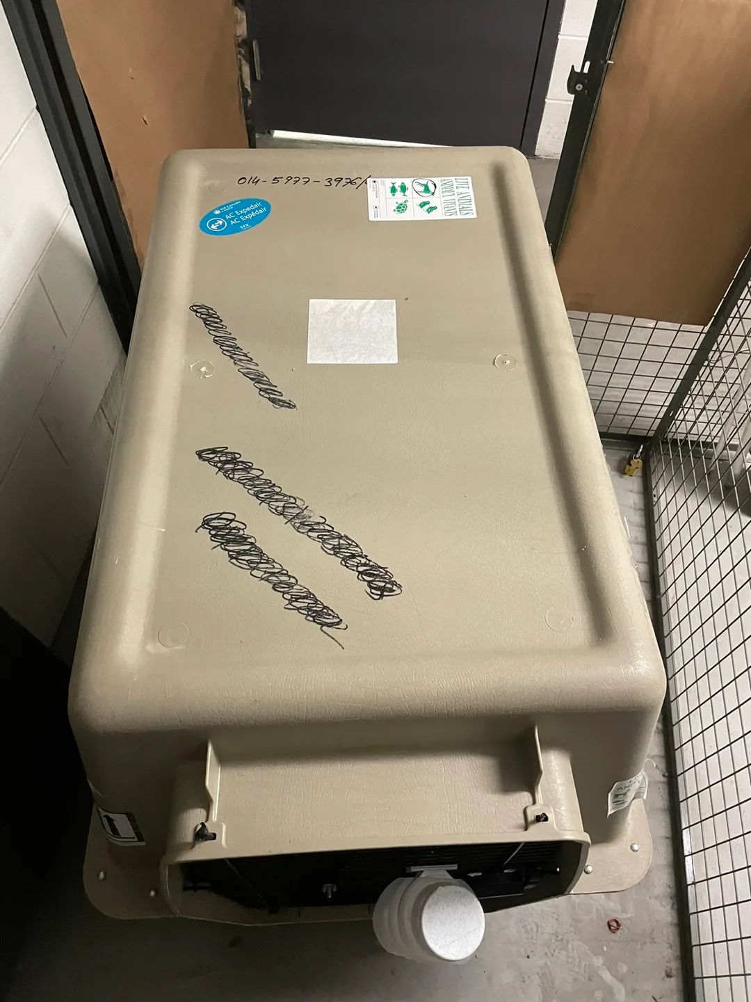 Large Dog Carrier/Kennel/Travel Crate:Airline Approved image indicator(2)