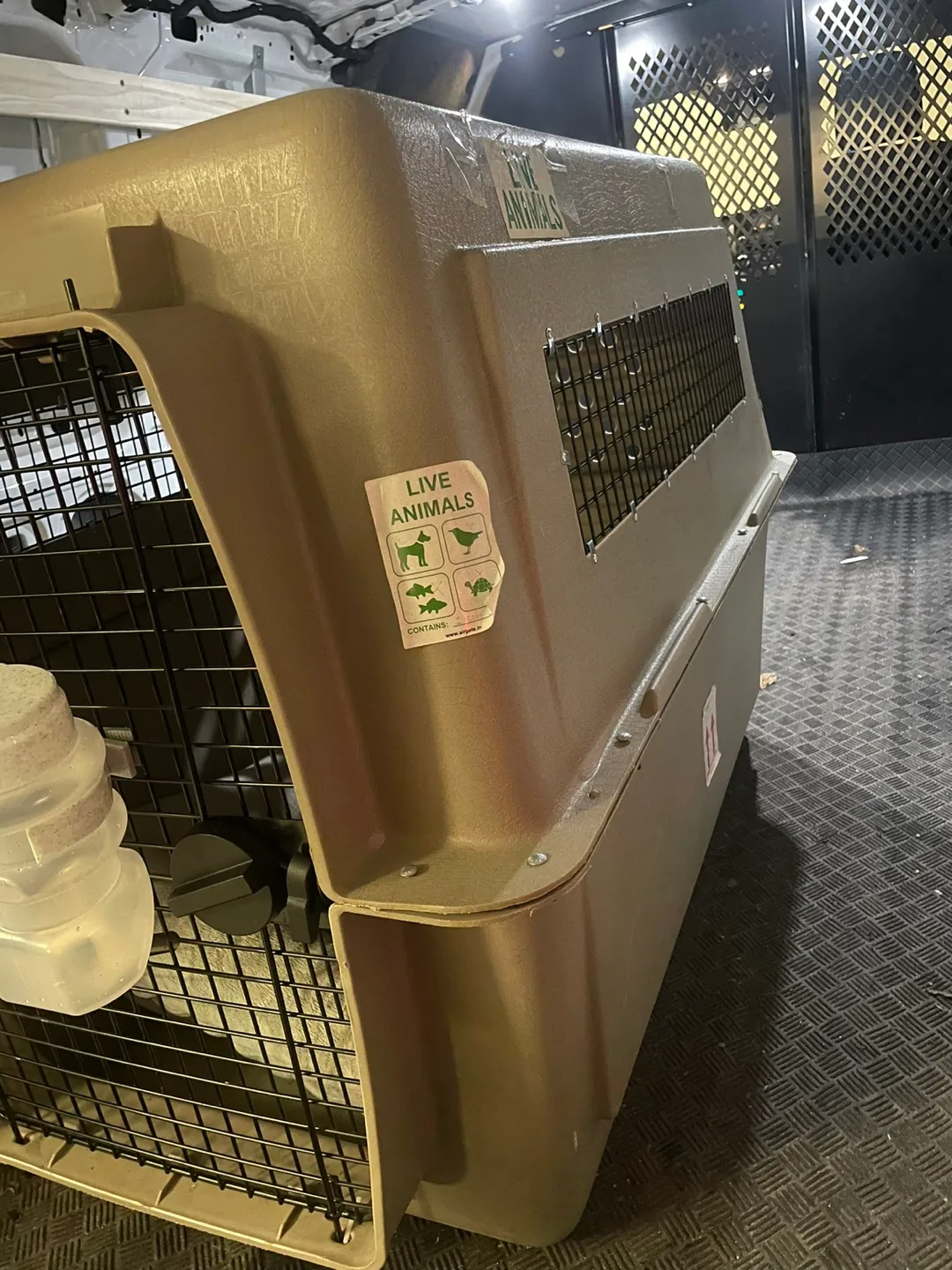 Large Dog Carrier/Kennel/Travel Crate:Airline Approved image indicator(4)