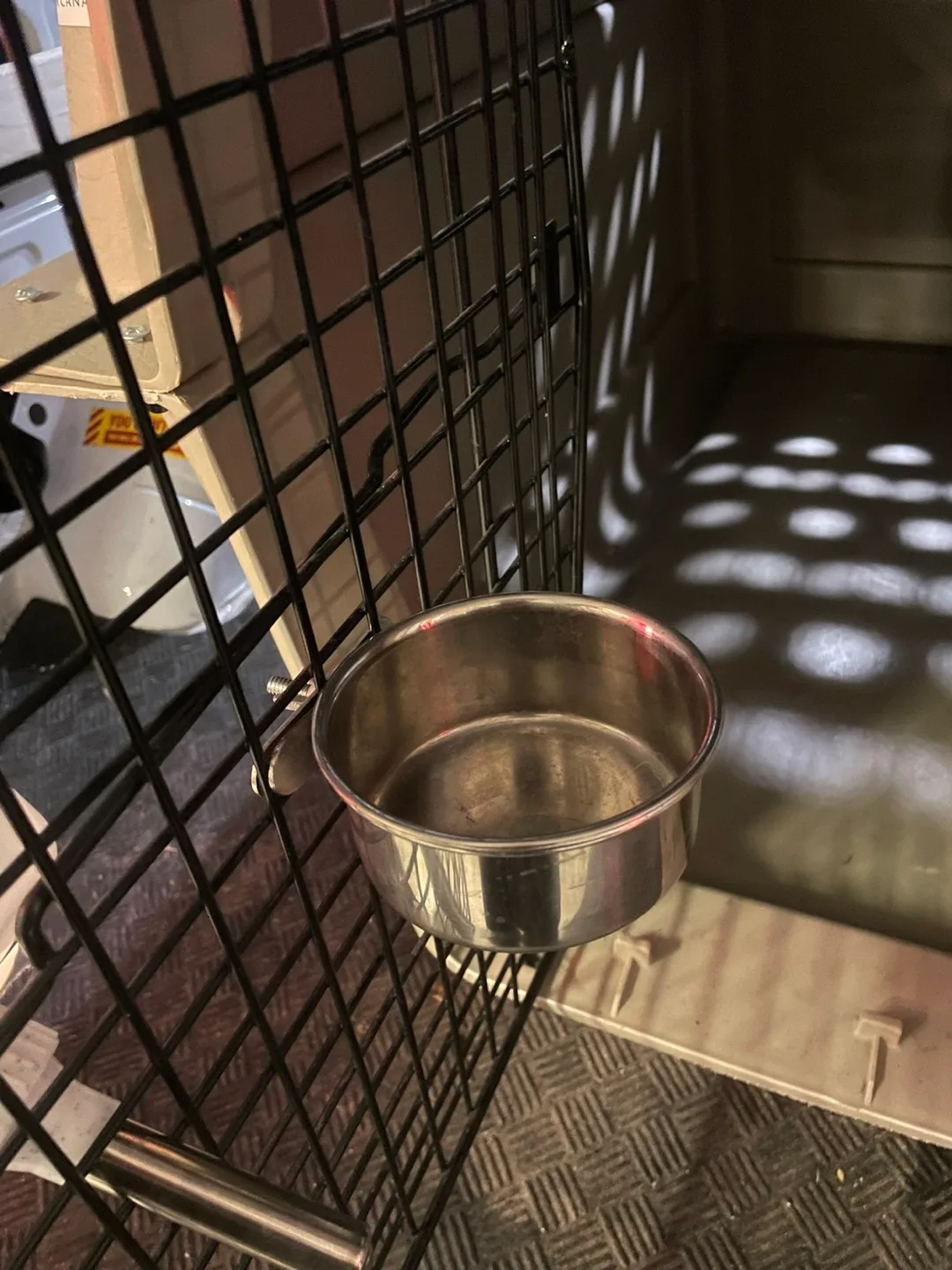 Large Dog Carrier/Kennel/Travel Crate:Airline Approved image indicator(6)