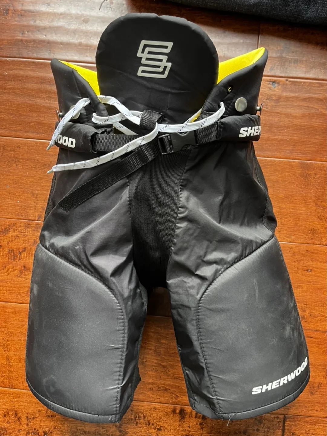 Sherwood Jr Hockey Pants - Size Medium image indicator(2)