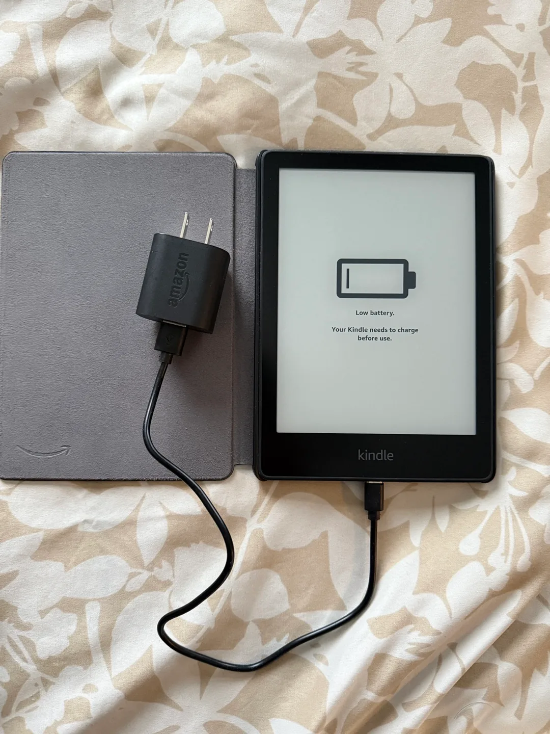 Kindle e-reader with case and charger (Paperwhite) thumbnail