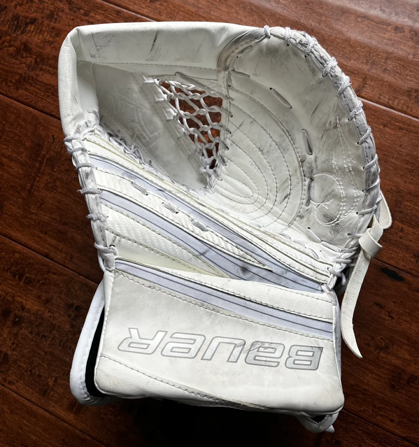 Bauer RX8 LE Goalie Catcher Intermediate size image indicator(2)