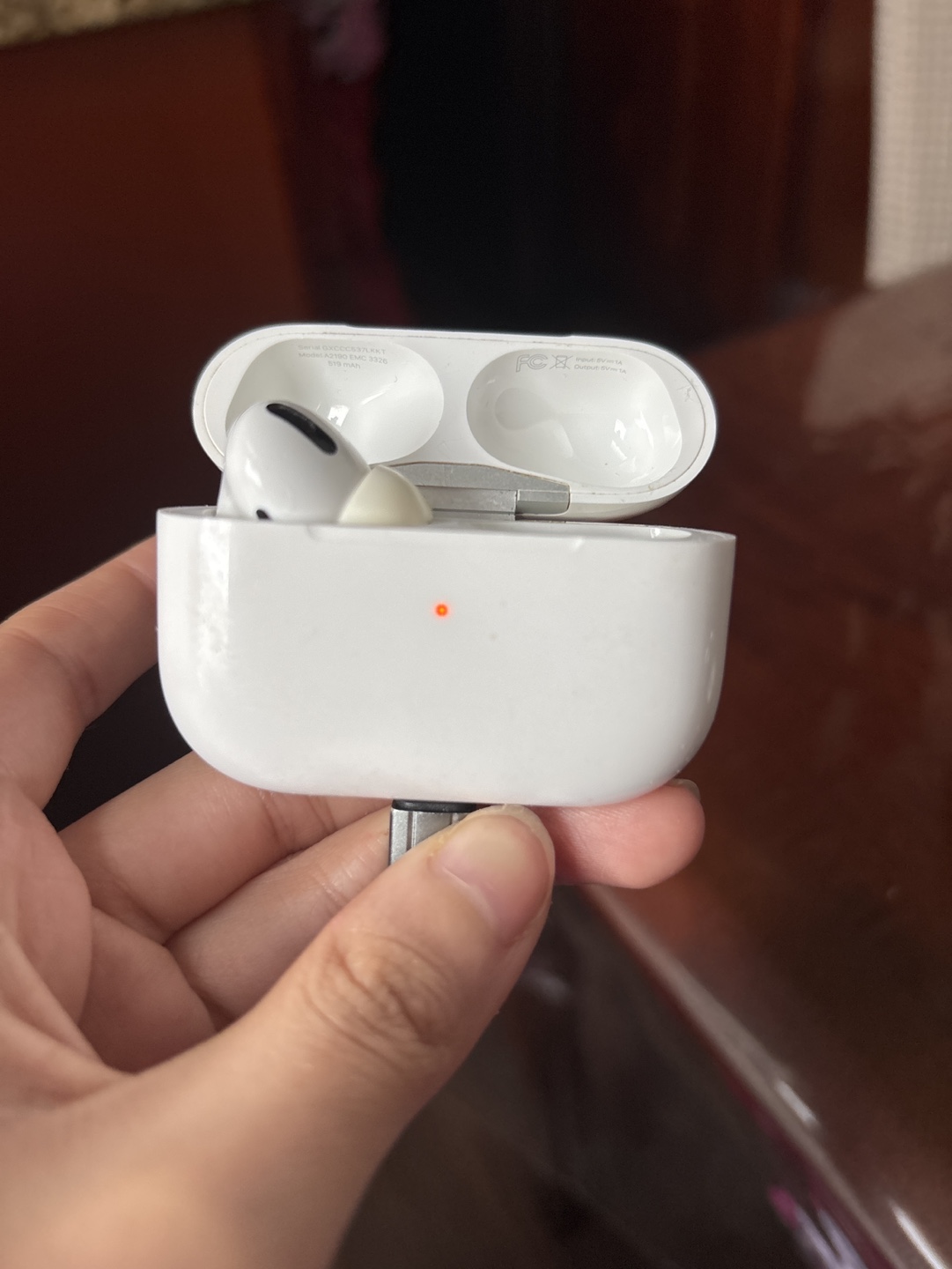 Apple AirPods Charging Case - photo 2