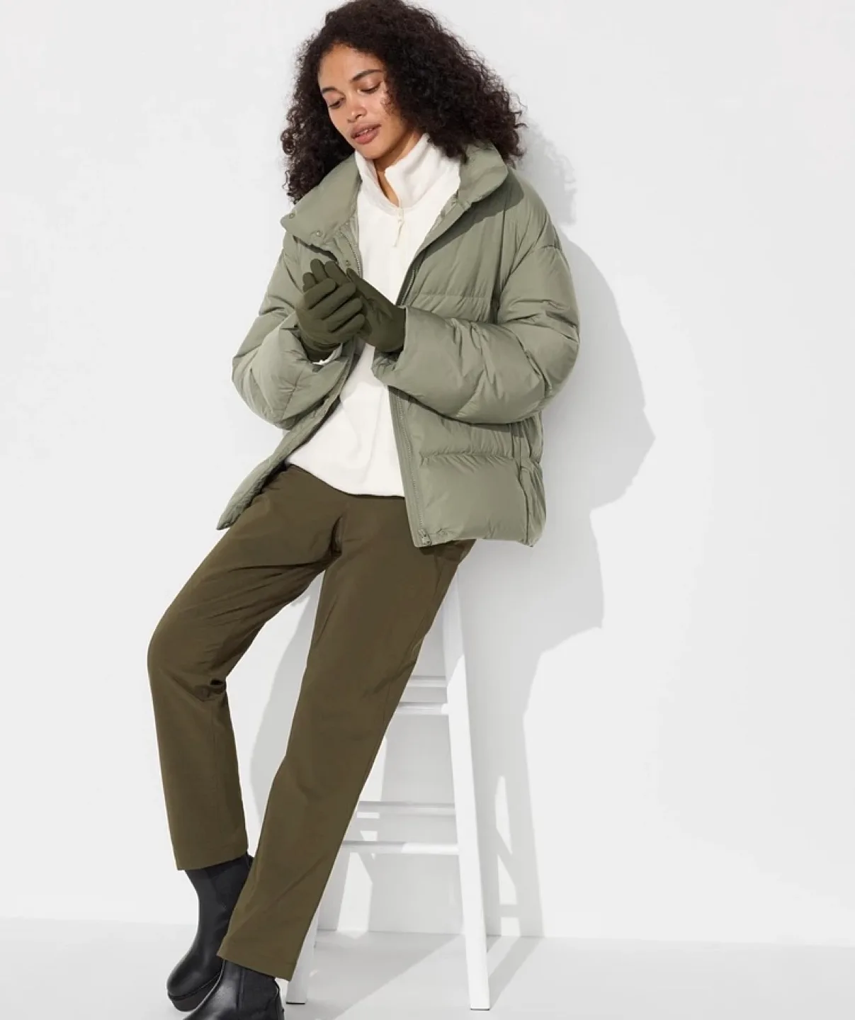 NEW UNIQLO WOMENS OLIVE GREEN HEATTECH EASY PANTS SIZE XS image indicator(3)