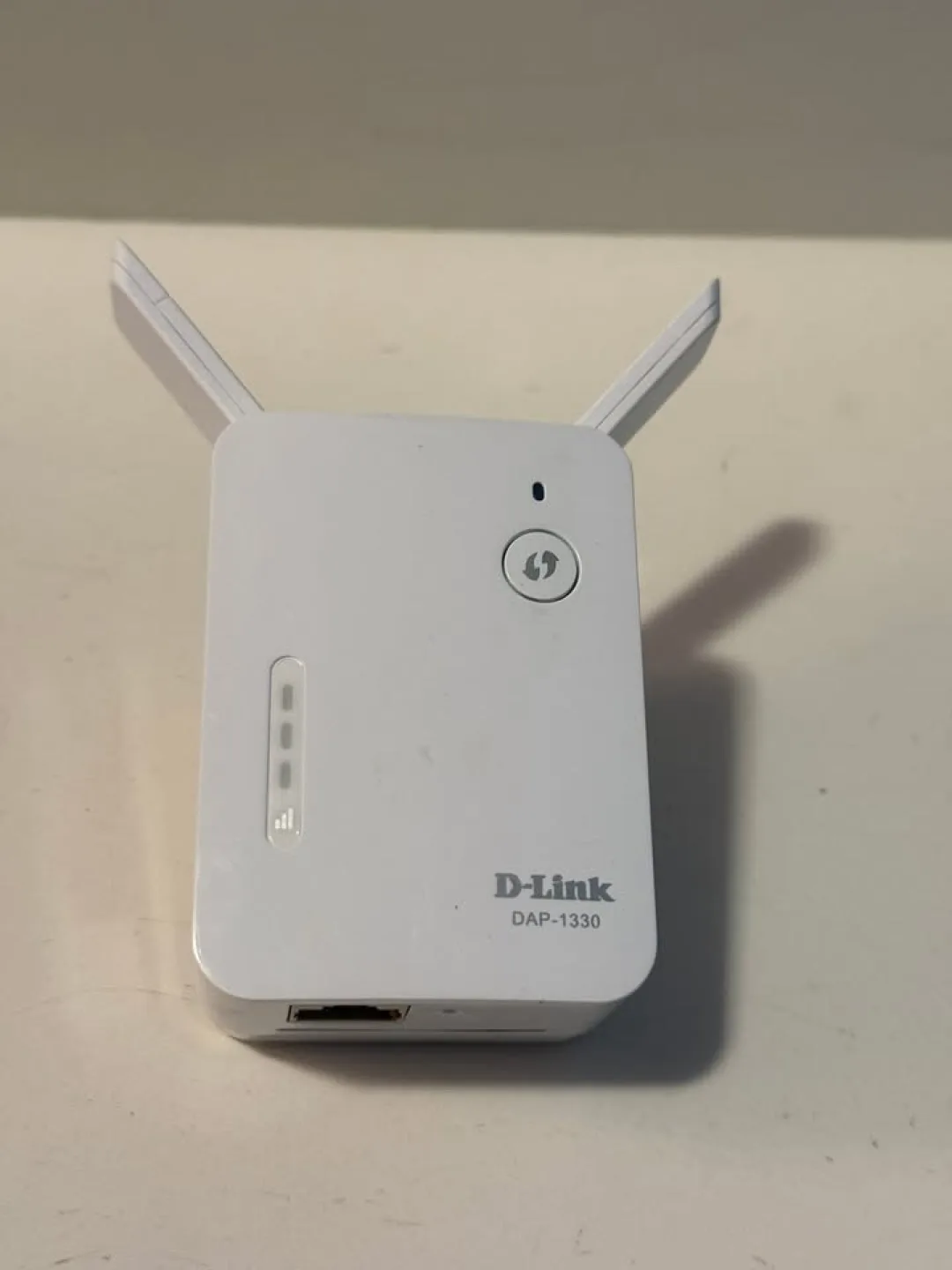 2x Wifi Extenders + Router Bundle image indicator(4)