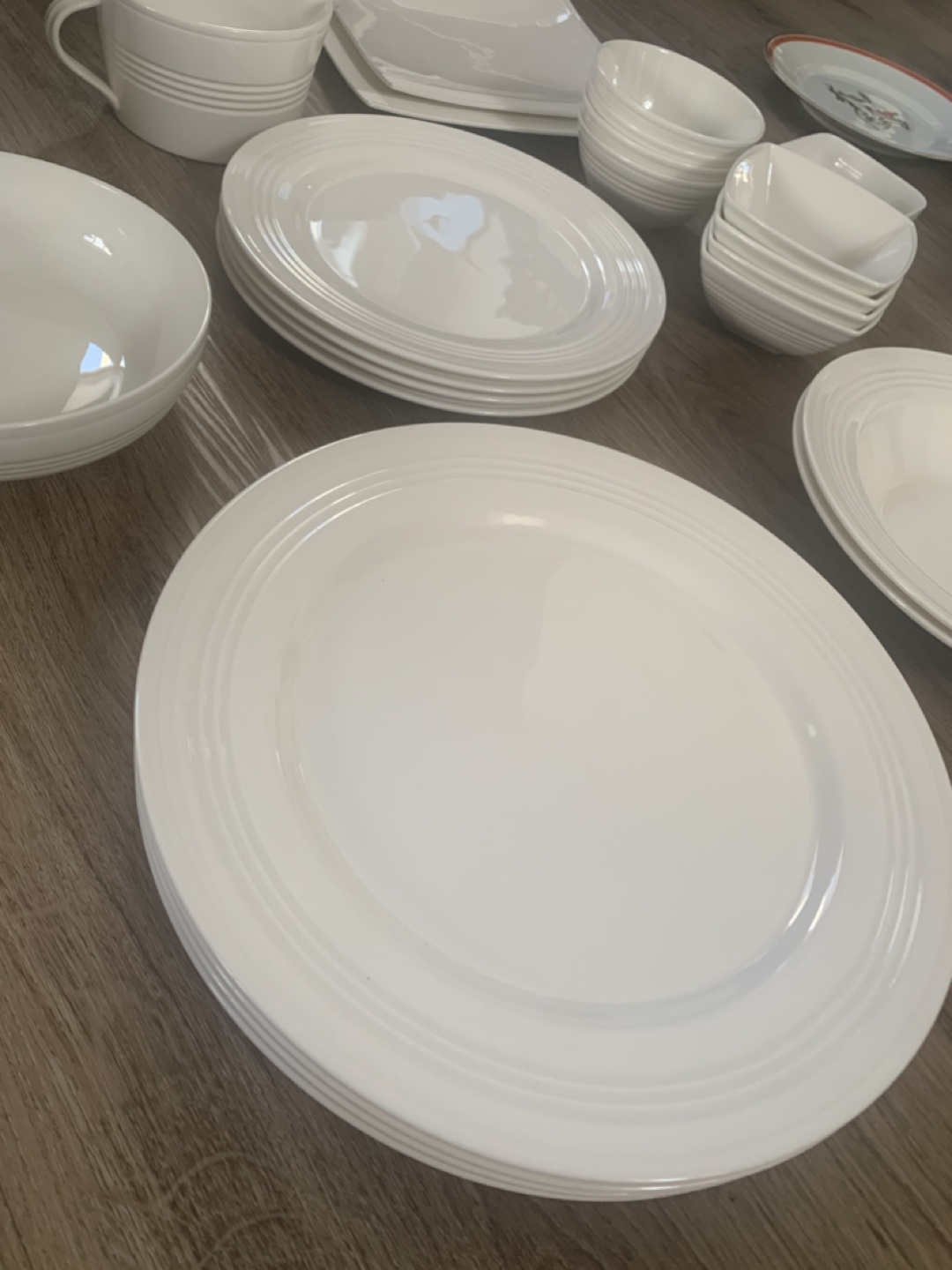 White Dinnerware Set - photo 2