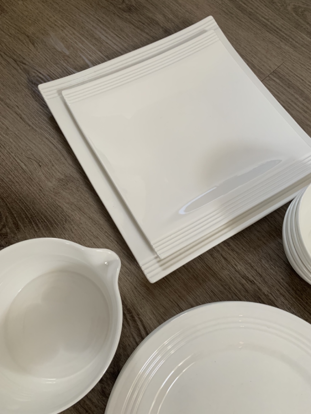 White Dinnerware Set - photo 3