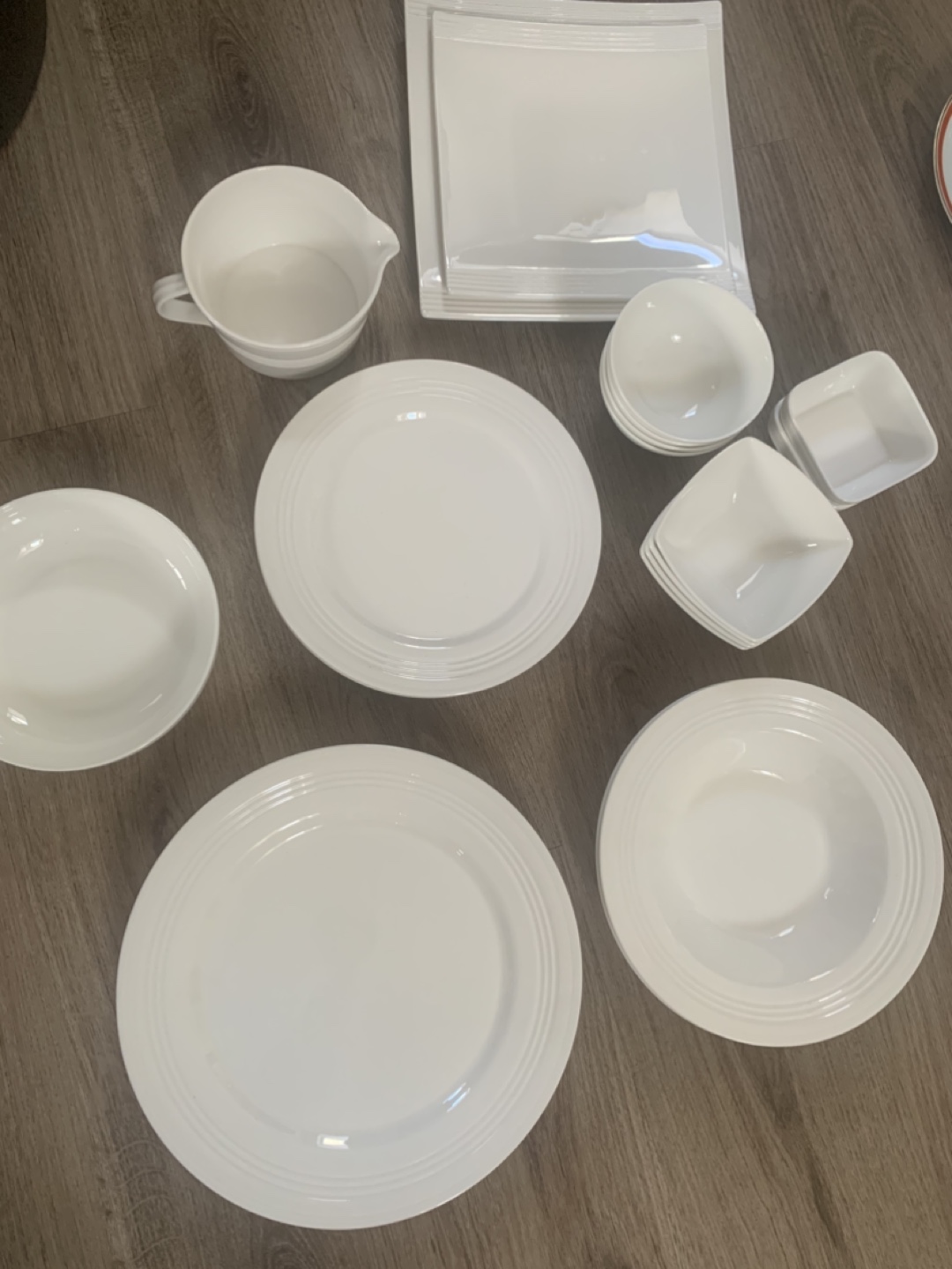 White Dinnerware Set