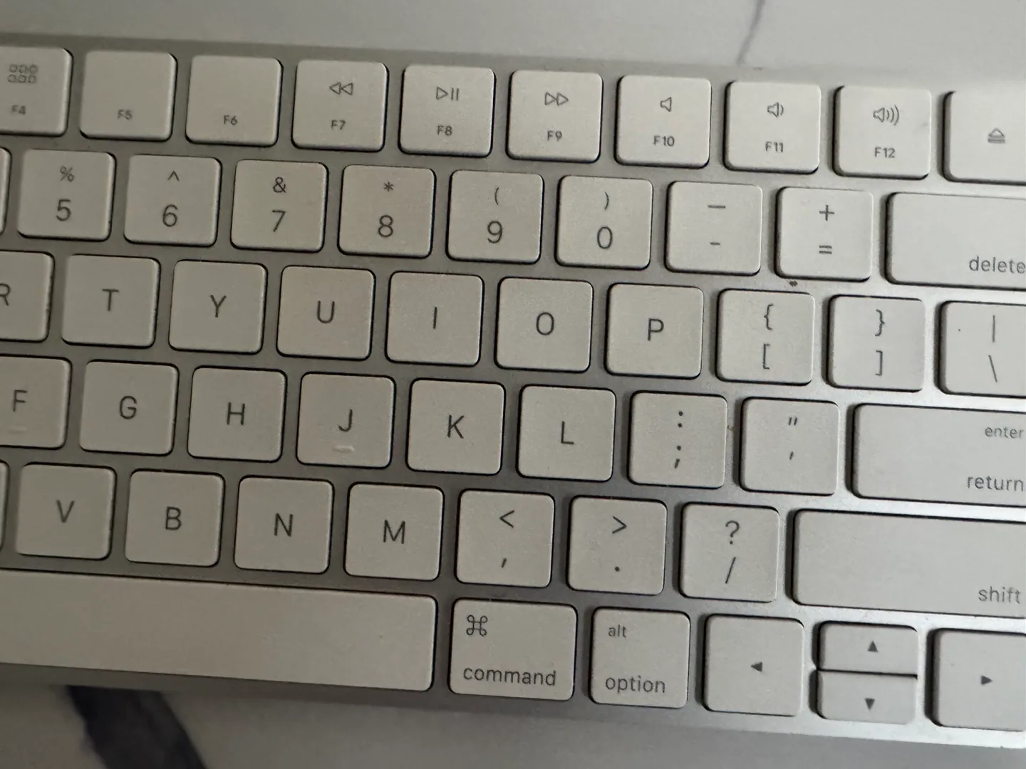 Apple Magic Keyboard (Brand New Condition) image indicator(2)