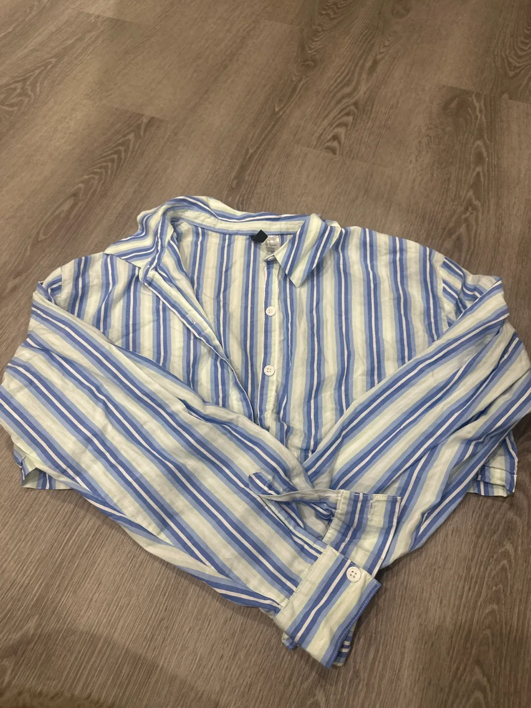 Women's Striped Cropped Button-Down Shirt thumbnail