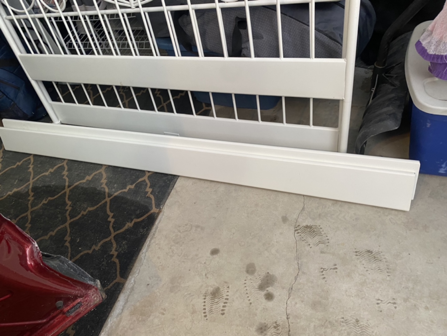 Beautiful white Queen size wrought iron bed frame & slats - photo 2