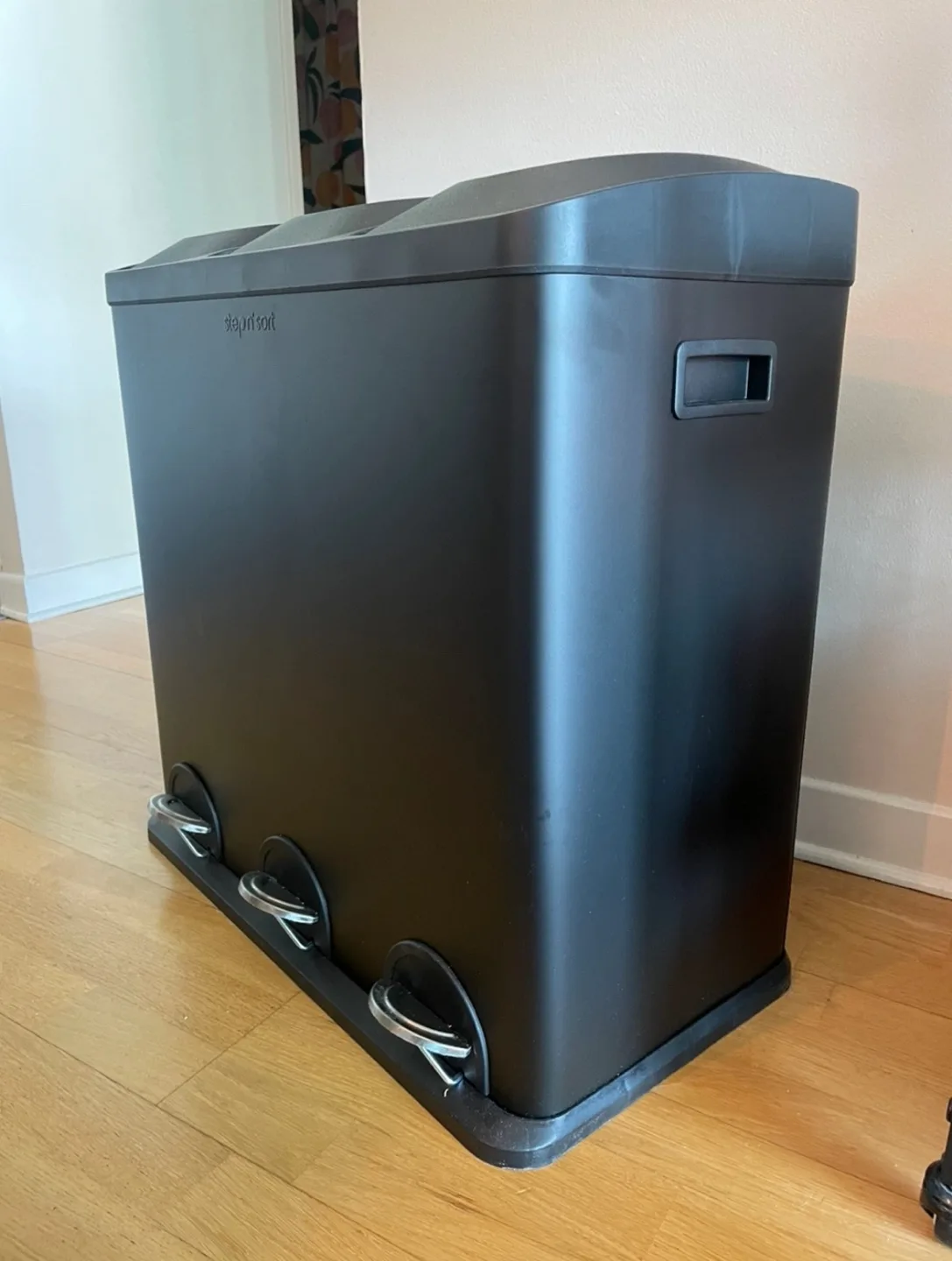 Step N’ Sort 3-Compartment recycling Bin - Black image indicator(3)