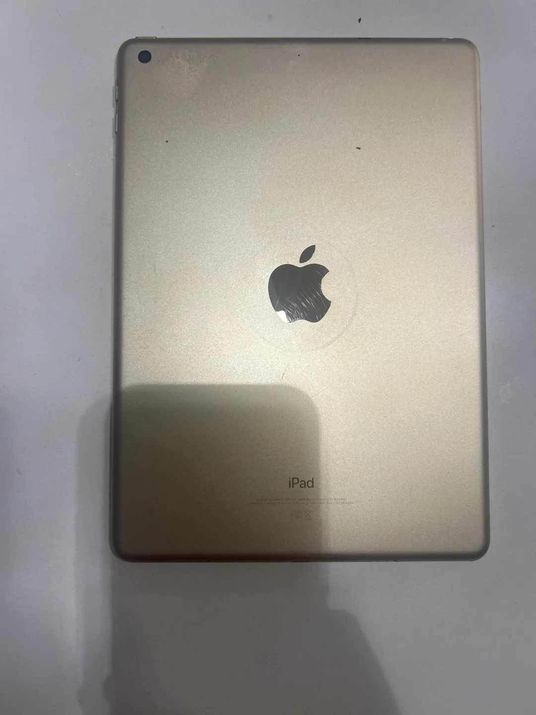 Gold iPad 5th gen image indicator(2)