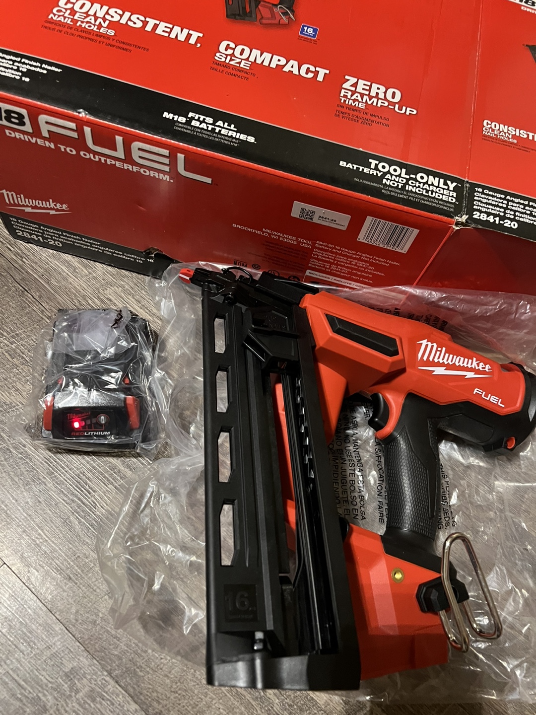 Milwaukee 16-Gauge Angled Finish Nailer With 2.0 Battery - photo 3