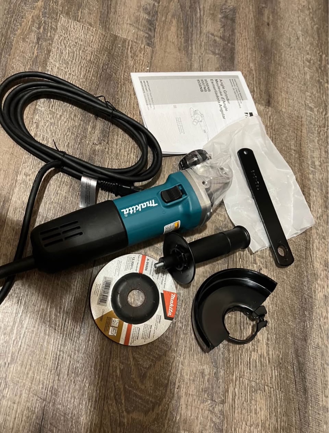 Makita 4-1/2 in. Paddle Switch Angle Grinder (NEW) - photo 2