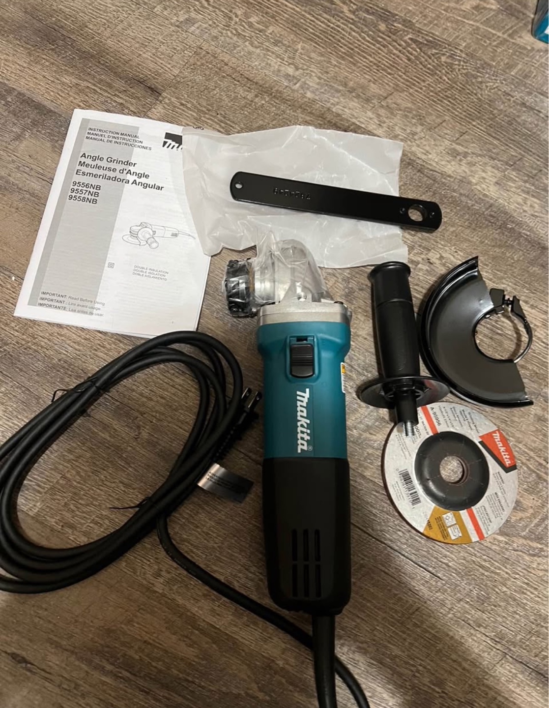 Makita 4-1/2 in. Paddle Switch Angle Grinder (NEW) - photo 3