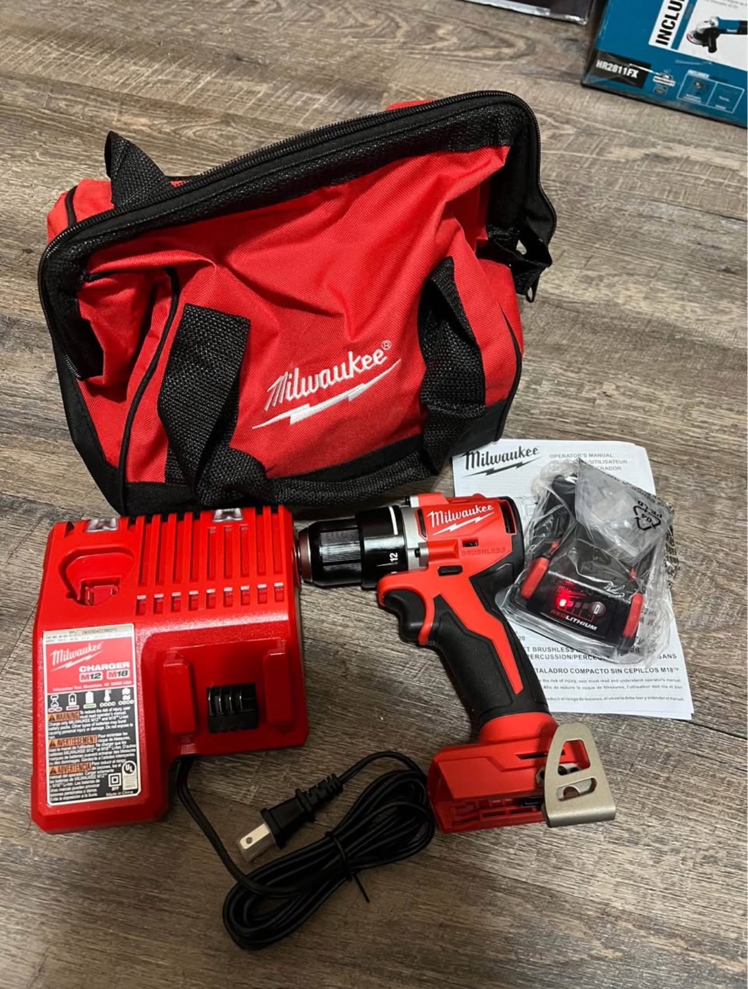Milwaukee M12 12-Volt Lithium-Ion Cordless Drill Driver Kit - photo 2